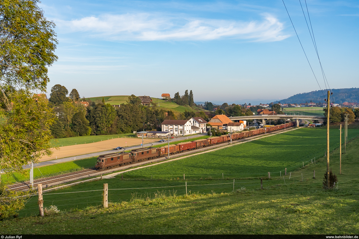 BLS Re 4/4 190 & 191 / Zuckerrübenzug Chavornay - Aarberg / Bundkofen, 17. Oktober 2021