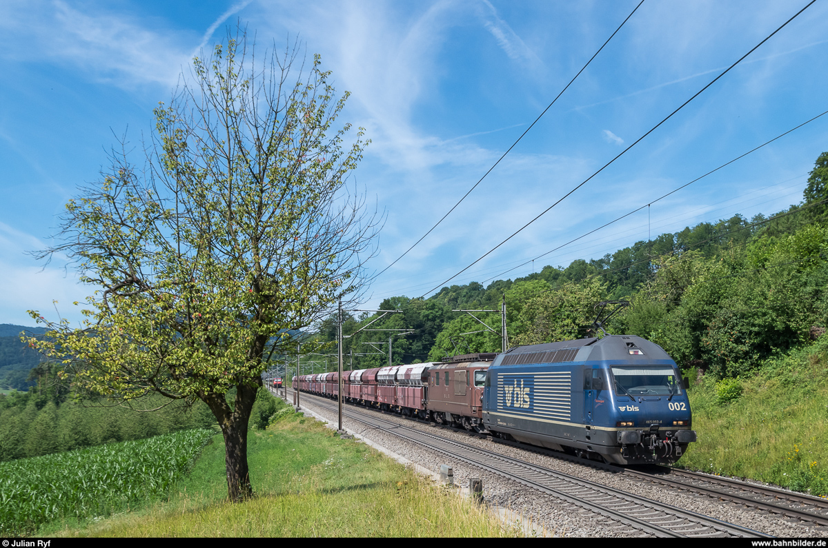 BLS Re 465 002  Gornergrat  und Re 4/4 175  Gampel  am 5. Juli 2017 bei Umiken.