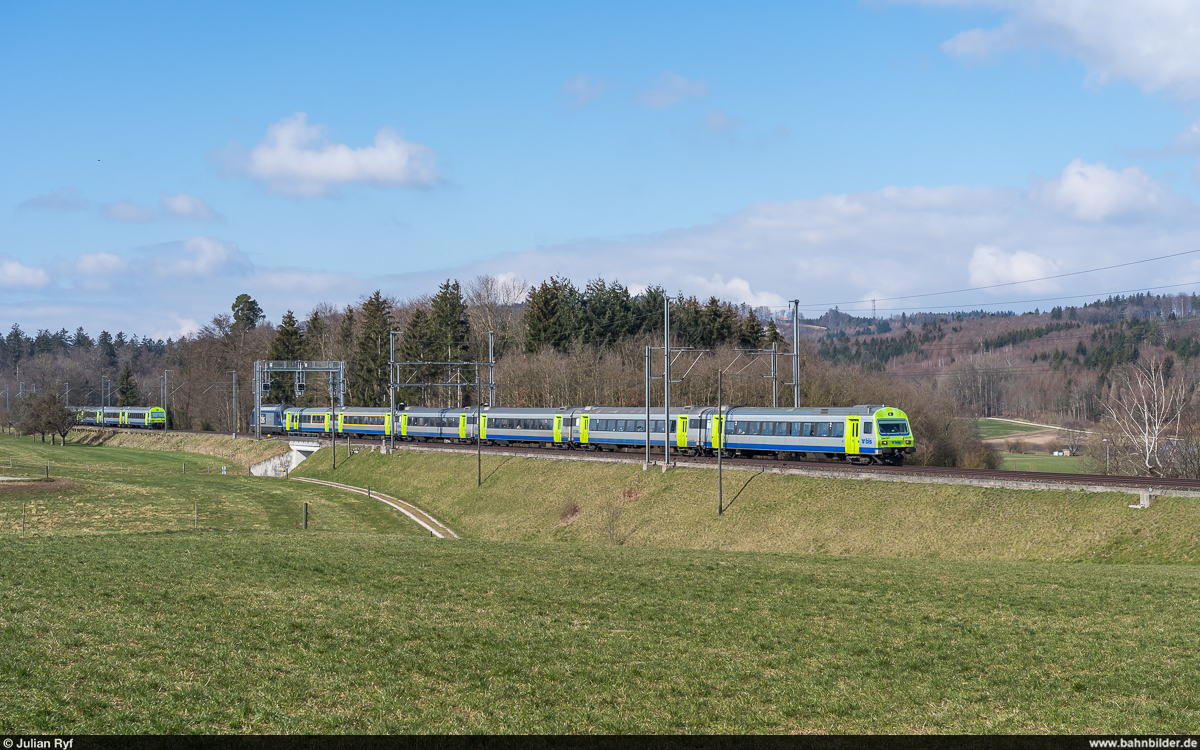 BLS Re 465 002 mit EW-III-Pendel am 20. März 2021 als IR66 Neuchâtel - Bern bei Riedbach.