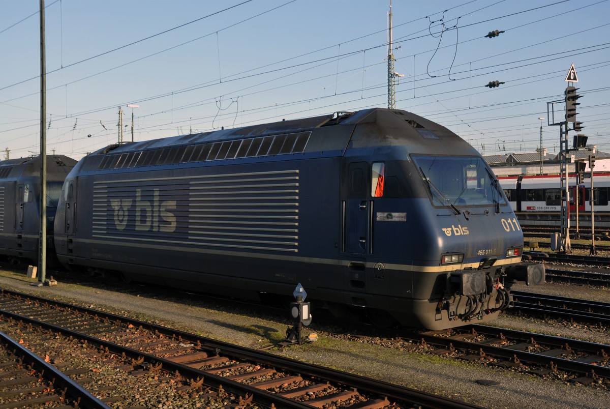 BLS Re 465 011-3 auf einem Abstellgleis beim Badischen Bahnhof in Basel. Die Aufnahme stammt vom 31.12.2013.
