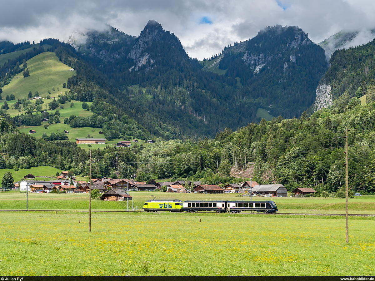 BLS Re 465 018 / Testfahrt mit MOB GoldenPass Express umspurbaren Wagen / Reidenbach, 9. Juli 2021