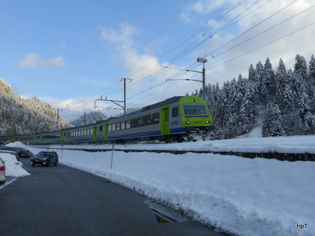 BLS - RE Luzern - Bern unterwegs in Truebschachen am 25.01.2015