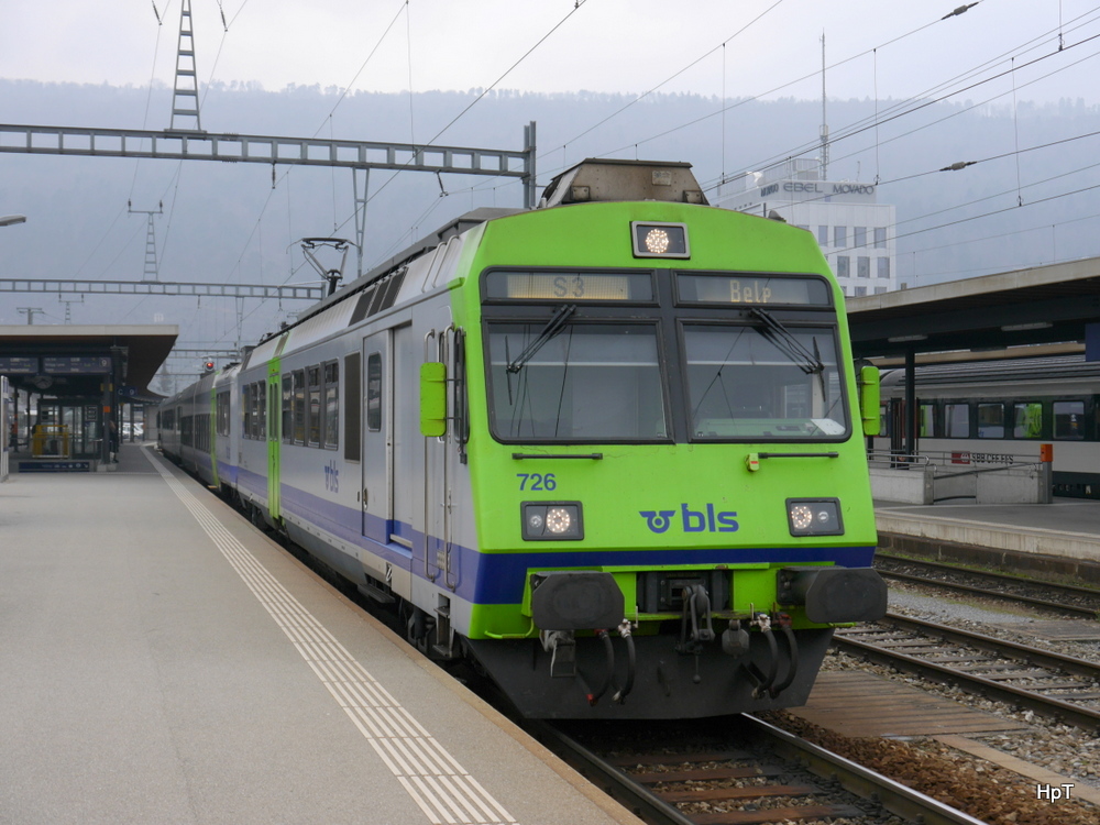 BLS - Regio Biel - Bern an der Spitze der Triebwagen RBDe 4/4 565 726-7 im Bahnhof Biel am 15.03.2014