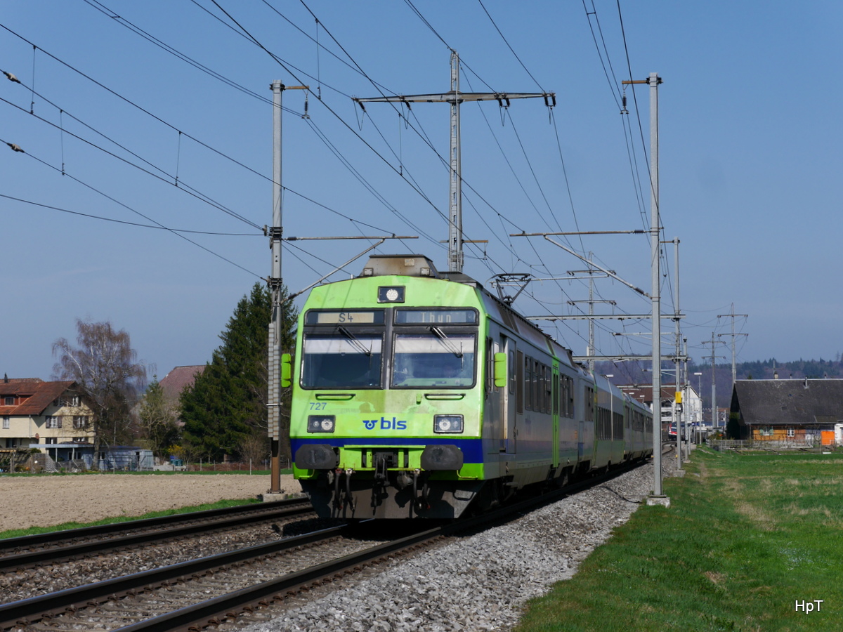 BLS - Regio nach Bern - Thun an der Spitze mit dem RBDe 4/4 565 727 unterwegs in Lyssach am 25.03.2017