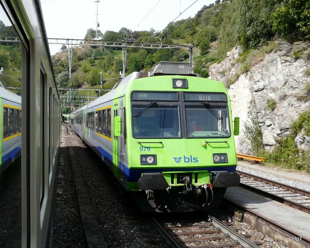 BLS- Regio nach Brig an der Spitze der Steuerwagen ABt 50 85 80-35 976-0 in Ausserberg am 07.09.2013