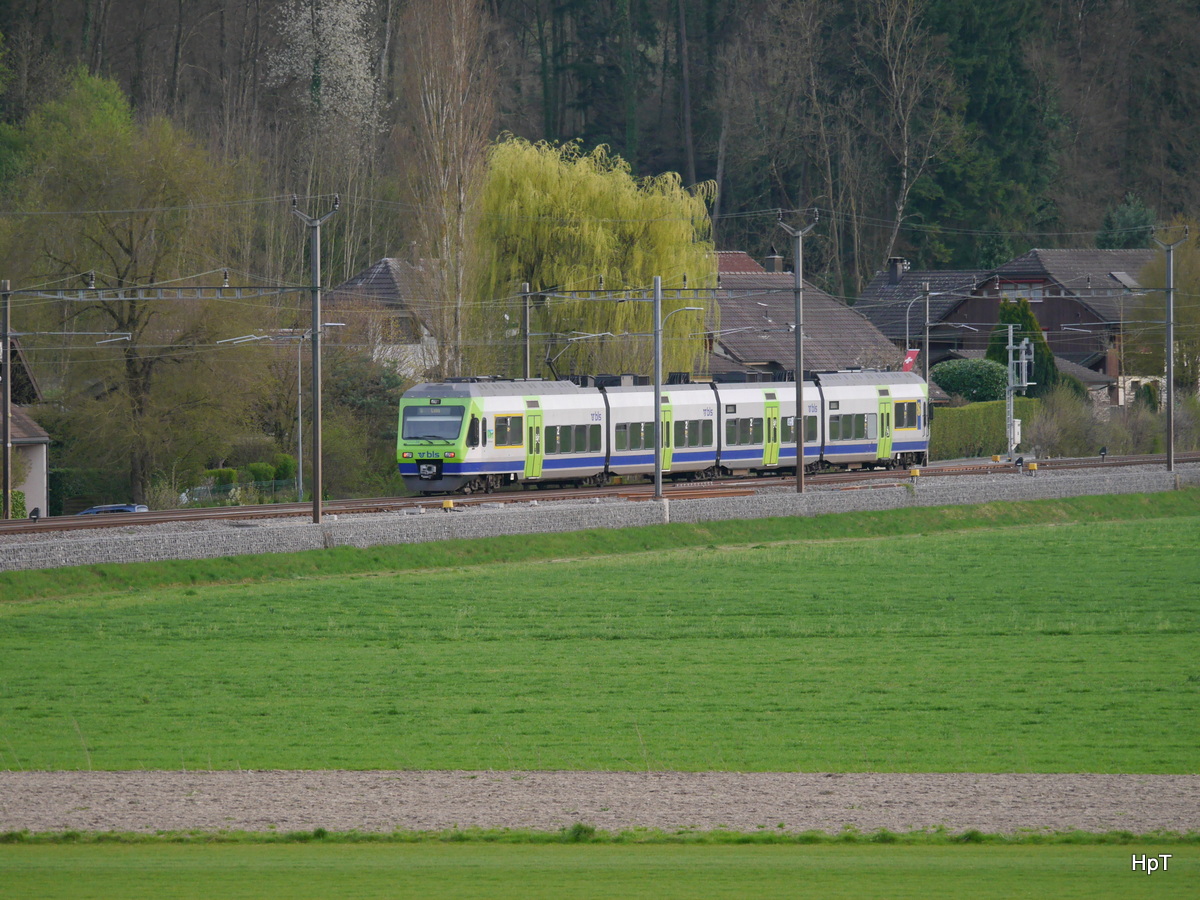 BLS - Regio nach Büren an der Aare mit dem RABe 525 026-1 unterwegs bei Busswil am 31.03.2017