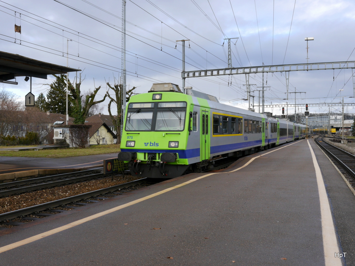 BLS - Regio nach Langnau an der Spitze der Steuerwagen ABt 50 85 80-35 975-2 im Bahnhof von Ostermundigen am 01.01.2018