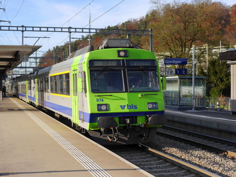 BLS - Regio nach Langnau an der Spitze der Steuerwagen ABt 50 85 80-35 974 im Bahnhof Gümligen am 22.11.2014