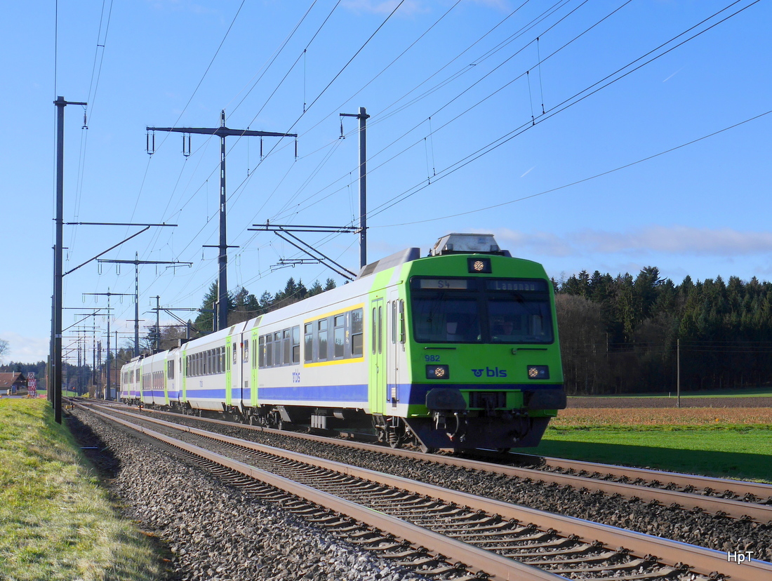 BLS - Regio nach Langnau unterwegs bei Lyssach am 10.01.2015