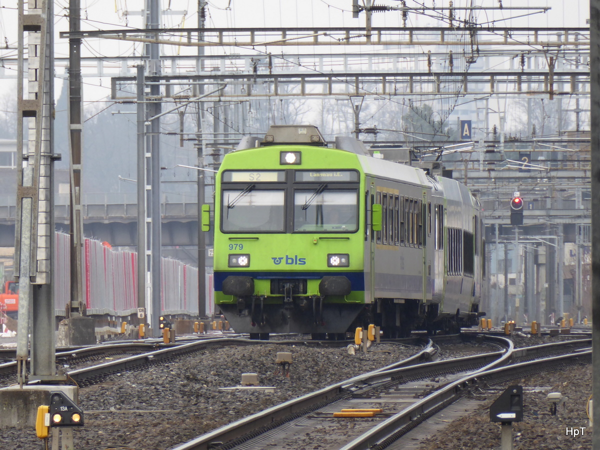 BLS - Regio nach Langnau via Konolfingen mit dem Steuerwagen ABt 50 85 80-35 979-4 kurz vor der einfahrt in die Haltestelle Bern-Wankdorf am 25.03.2016