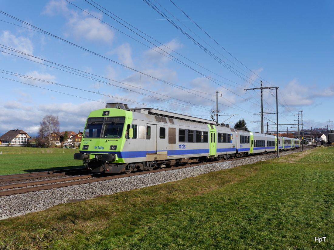 BLS - Regio nach Thun unterwegs bei Lyssach am 10.01.2015