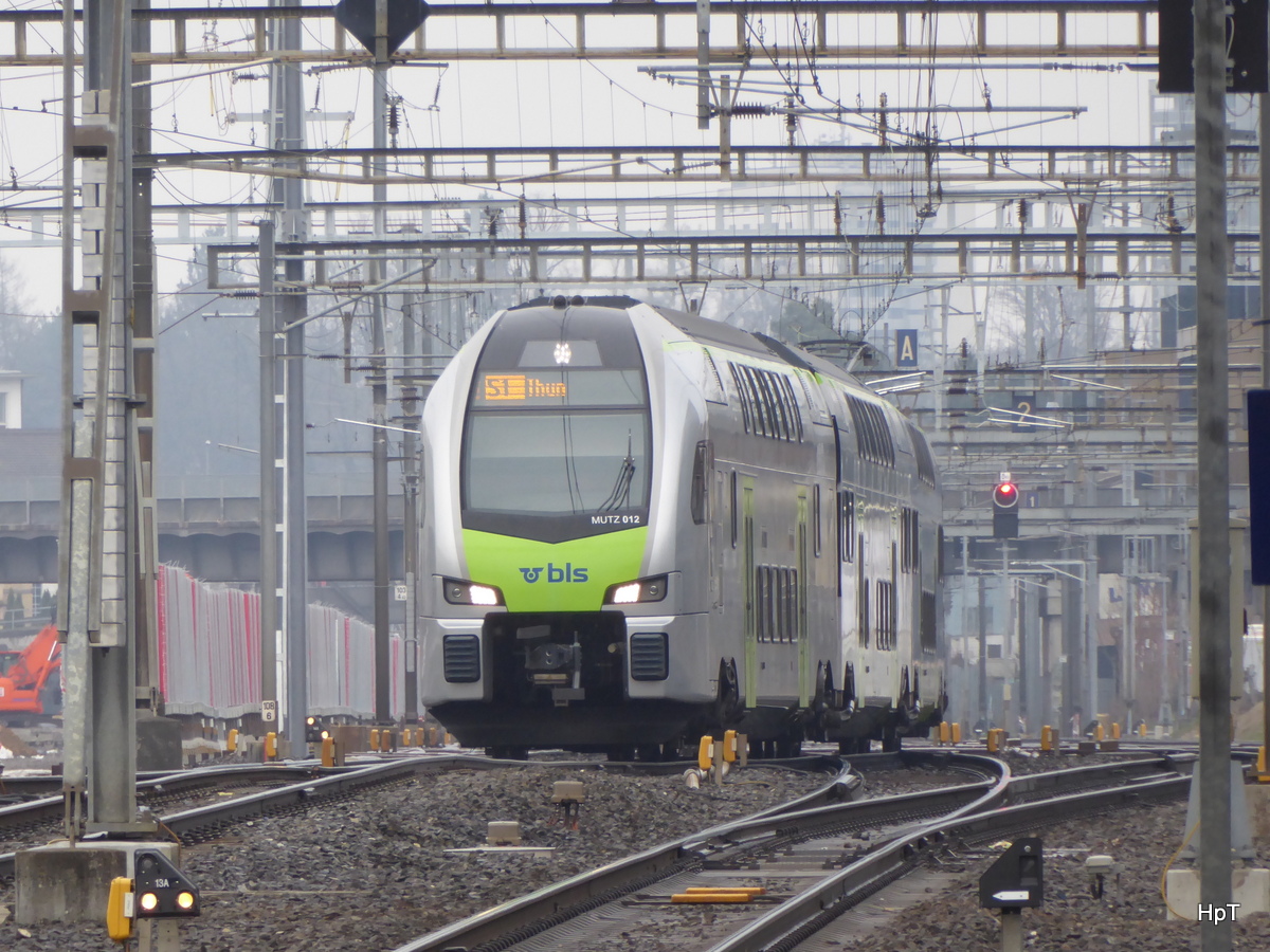 BLS - Regio nach Thun mit dem Triebzug RABe 515 012-3 kurz vor der einfahrt in die Haltestelle Bern-Wankdorf am 25.03.2016