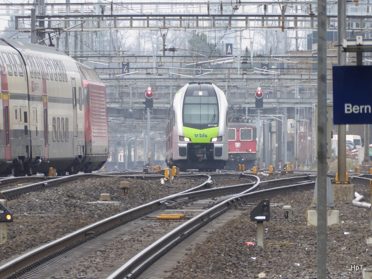 BLS - Regio nach Thun mit dem Triebzug RABe 515 027-1 kurz vor der einfahrt in die Haltestelle Bern-Wankdorf am 25.03.2016