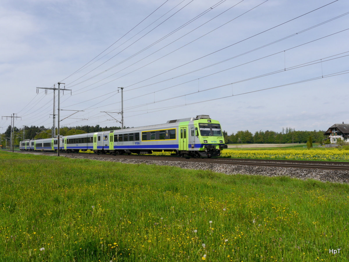 BLS - Regio nach Thun via Bern am Schluss der Steuerwagen ABt 50 85 80-35 972-9 unterwegs bei Lyssach am 30.04.2016