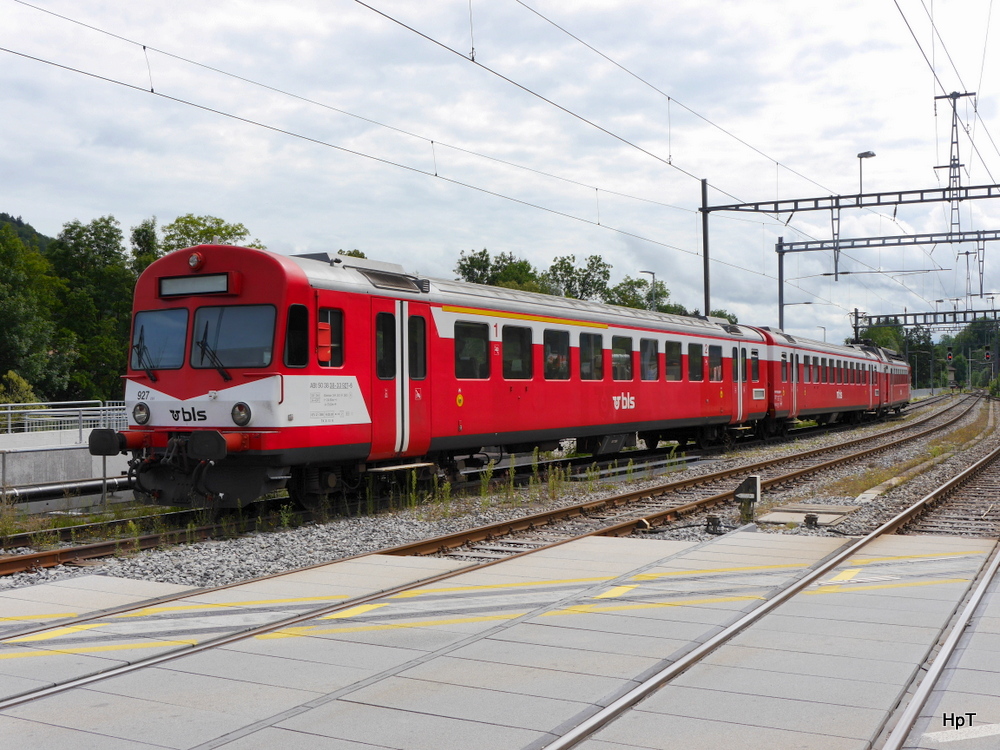 BLS - Res. Pendelzug mit dem Steuerwagen ABt 50 38 38-33 -27-6 an der Spitze abgestellt in Hasle-Rüegsau am 09.08.2014