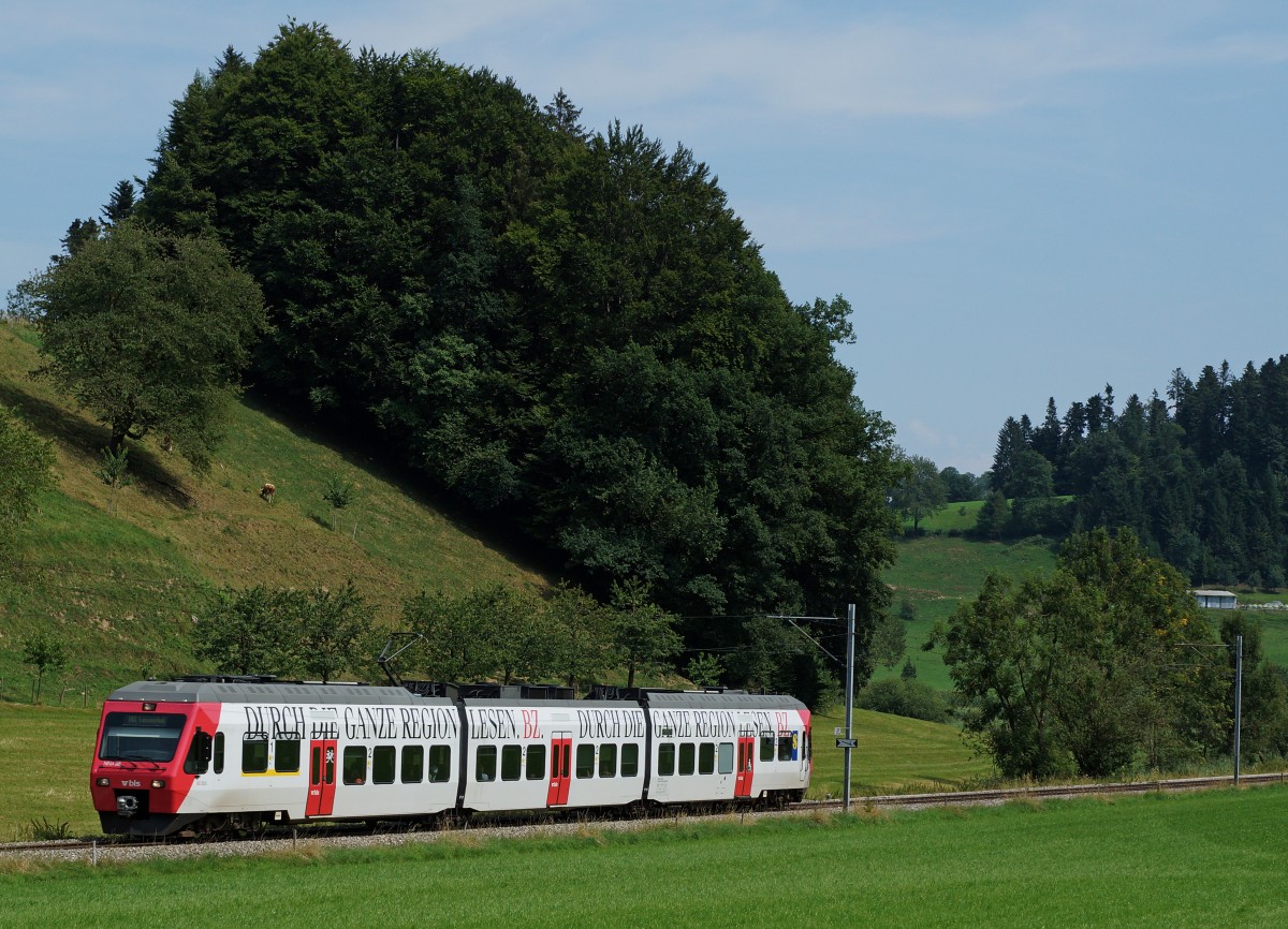 BLS: S 6 nach Luzern mit RABe 525 036 NINA zwischen Wolhusen und Menznau unterwegs am 6. Augst 2015. 
Foto: Walter Ruetsch