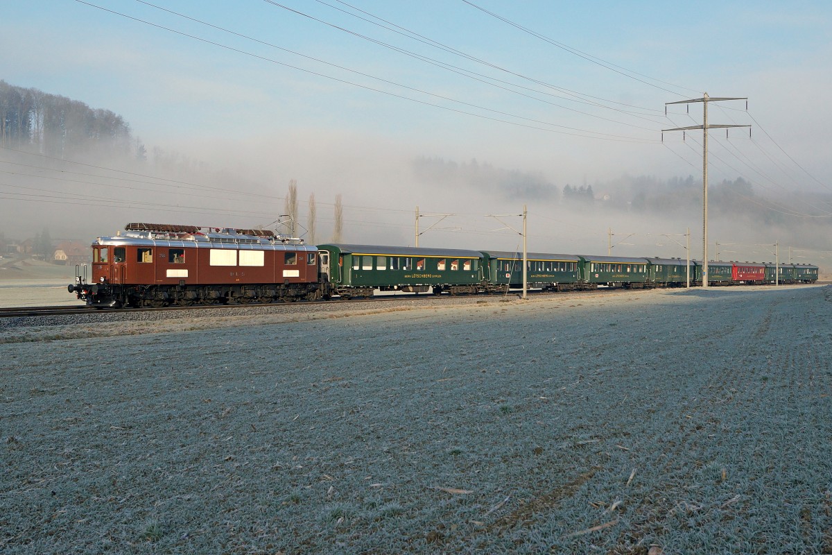 BLS: Sonderzüge auf dem alten Stammstreckenabschnitt Herzogenbuchsee-Wynigen. Extrazug nach Kandersteg zur Belle-Epoque-Woche mit der ehemaligen BLS Ae 6/8 208 (anstatt der Ae 6/8 205) von Swiss Train und Wagen des Swiss Classic Train vom 18. Januar 2015.
Foto: Walter Ruetsch