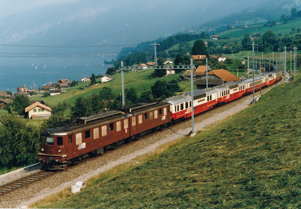 BLS Sonderzug bei Spiez im Juni 1988 mit der Ae 8/8 274 (271275, 1959