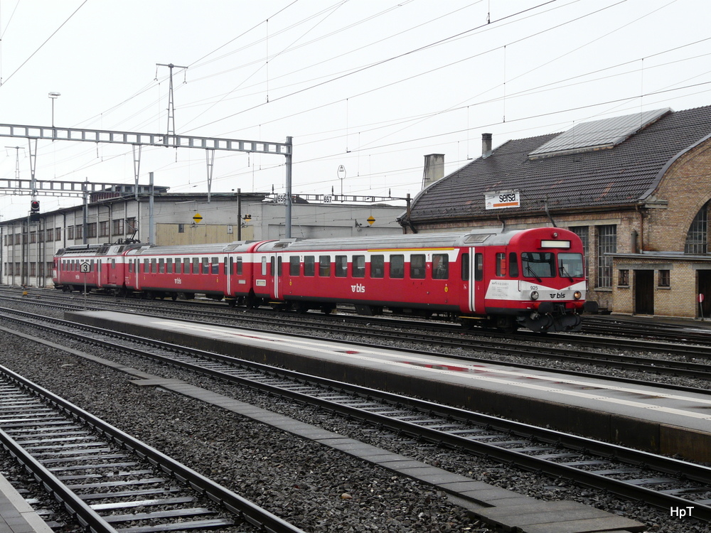 BLS - Steuerwagen ABt 50 38 38-33 925-0 am Schluss eines Regios bei Rangierfahrt im Bahnhof Burgdorf am 02.02.2014