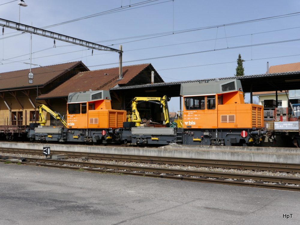 BLS - Tm 2/2 98 85 5234 383-8 und Tm 2/2 98 85 5234 381-2 in Kirchberg am 30.03.2014