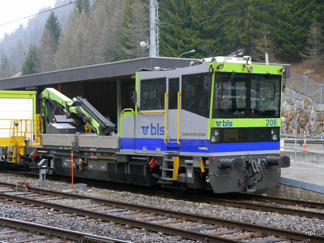 BLS - Tm 2/2 98 85 523 5 206-0 abgestellt in Goppenstein am 21.03.2015