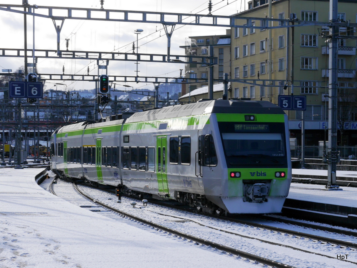 BLS - Triebwagen RABe 525 010-5 in Luzern am 09.12.2017