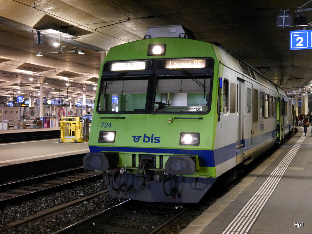 BLS - Triebwagen RBDe 4/4 565 724 im HB Bern am 15.03.2014
