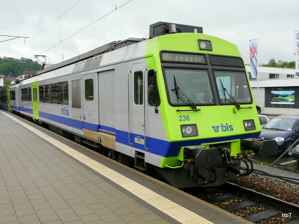BLS - Triebwagen RBDe 4/4 566 236-6 in Burgdorf am 01.05.2014