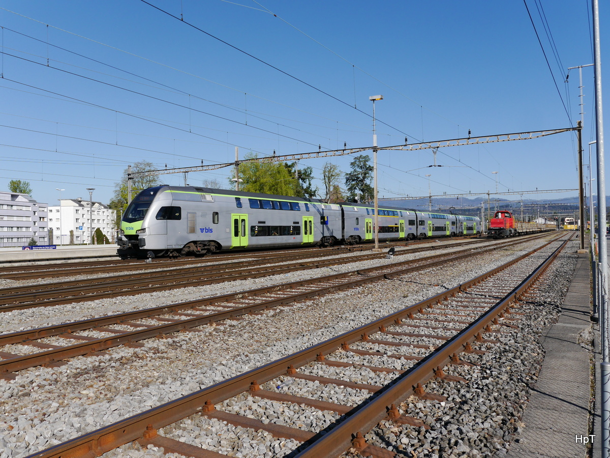 BLS - Triebzug RABe 515 014-9 bei der einfahrt in den Bahnhof von Lyss am 10.04.2017