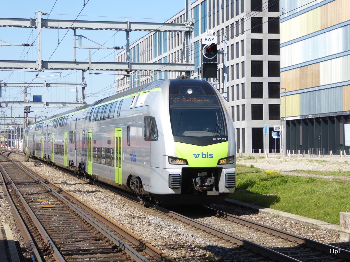 BLS - Triebzug RABe 515 027 vor der Haltestelle Bern Wankdorf am 29.04.2017