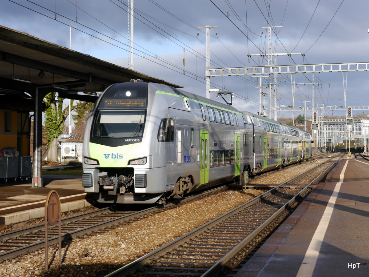 BLS - Triebzug RABe 515 015-6  bei der ausfahrt aus dem Bahnhof von Ostermundigen am 01.01.2018