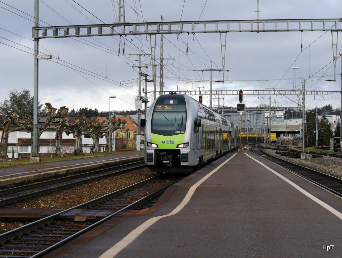 BLS - Triebzug RABe 515 028-9 bei der einfahrt in den Bahnhof von Ostermundigen am 01.01.2018