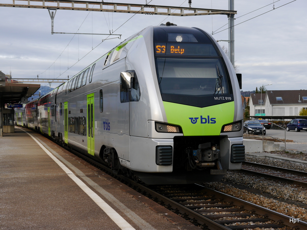 BLS - Triebzug RABe 515 010-7 im Bahnhof von Busswil am 09.03.2018
