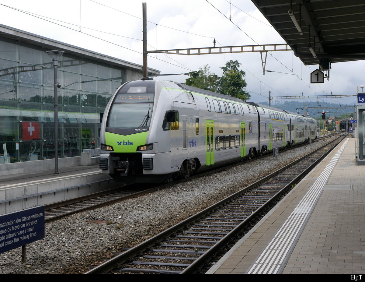 BLS - Triebzug RABe 515 015-6 im Bahnhof Lyss am 21.07.2018