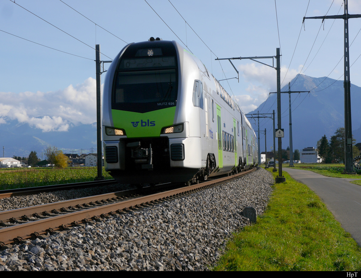 BLS - Triebzug  RABe 515 026 unterwegs bei Uttigen am 24.10.2020