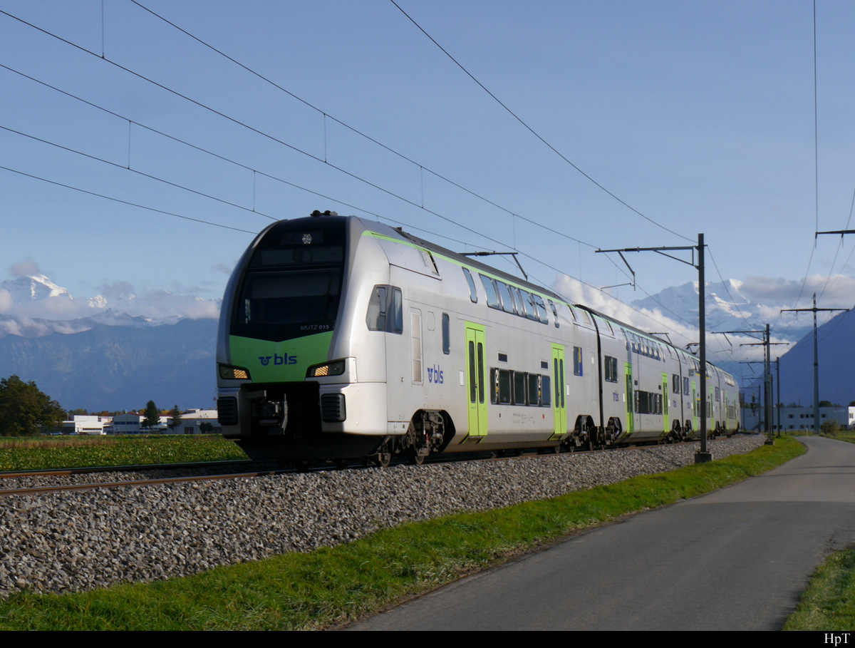 BLS - Triebzug RABe 515 015 unterwegs nach Münsingen / Bern bei Uttigen am 24.10.2020