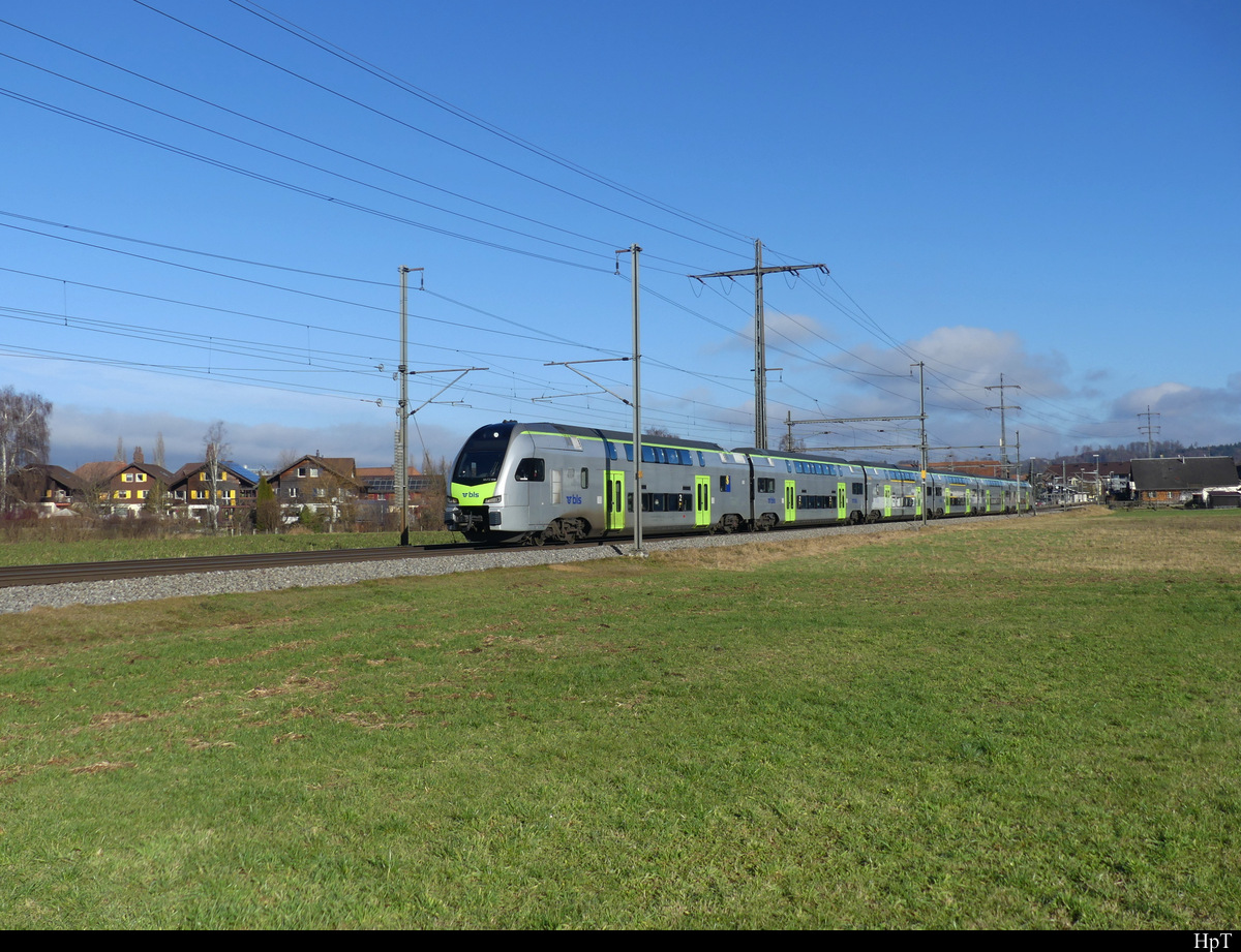 BLS - Triebzug RABe 515 038 unterwegs nach Bern bei Lyssach am 31.12.2021
