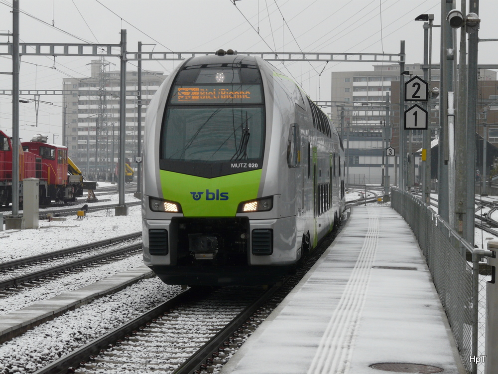 BLS - Triebzug  RABe 515 020-6 bei der einfahrt im Bahnhof Zollikofen am 02.02.2014