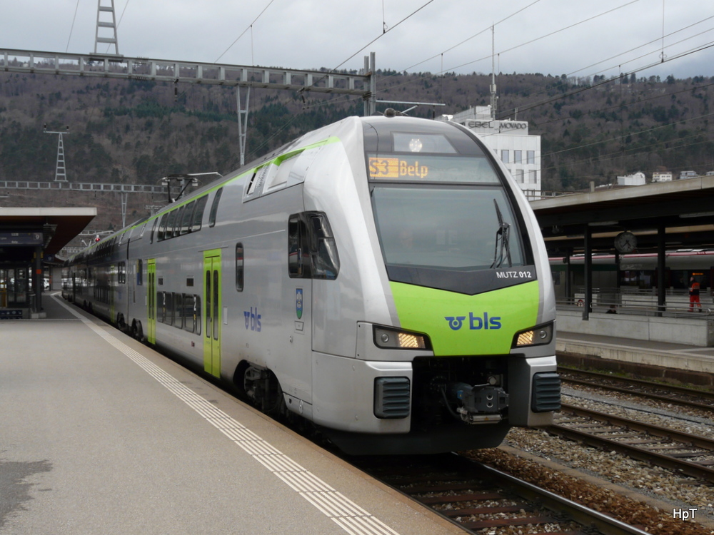 BLS - Triebzug RABe 515 012-3 im Bahnhof Biel am 01.03.2014