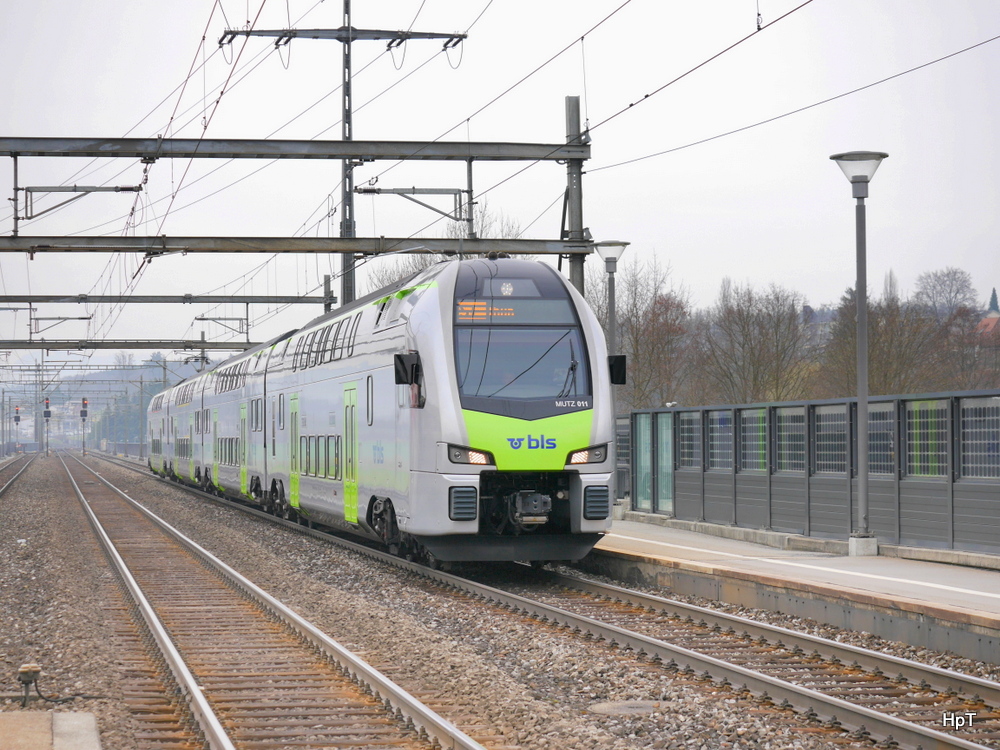 bls - Triebzug RABe 515 011 bei der Ankunft im Bahnhof Münsigen am 15.03.2014
