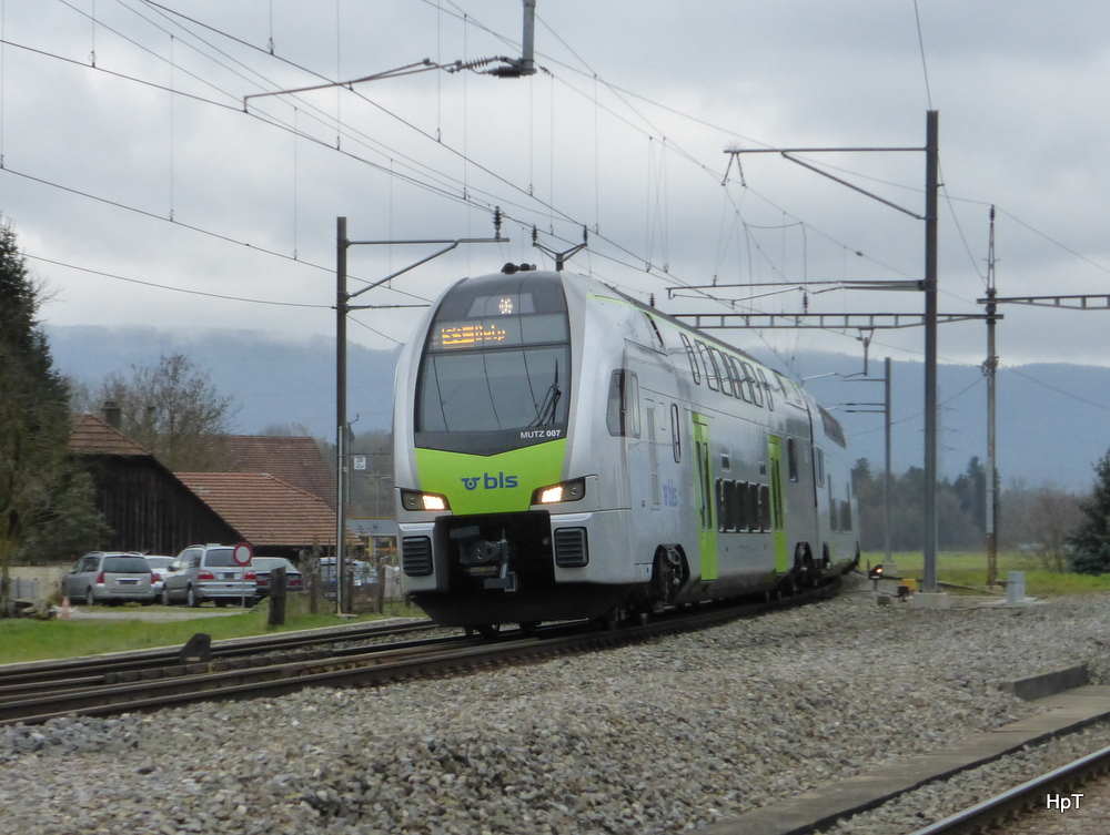 BLS - Triebzug RABe 515 007-3 unterwegs bei Busswil am 07.12.2014