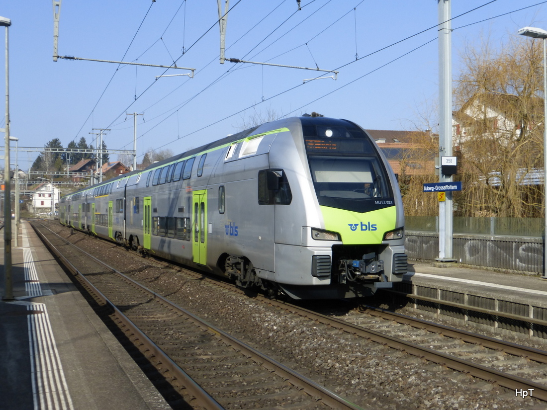 BLS - Triebzug RABe 515 021 als Regio Biel - Belp im Bahnhof von Suberg-Grossaffoltern am 19.02.2015
