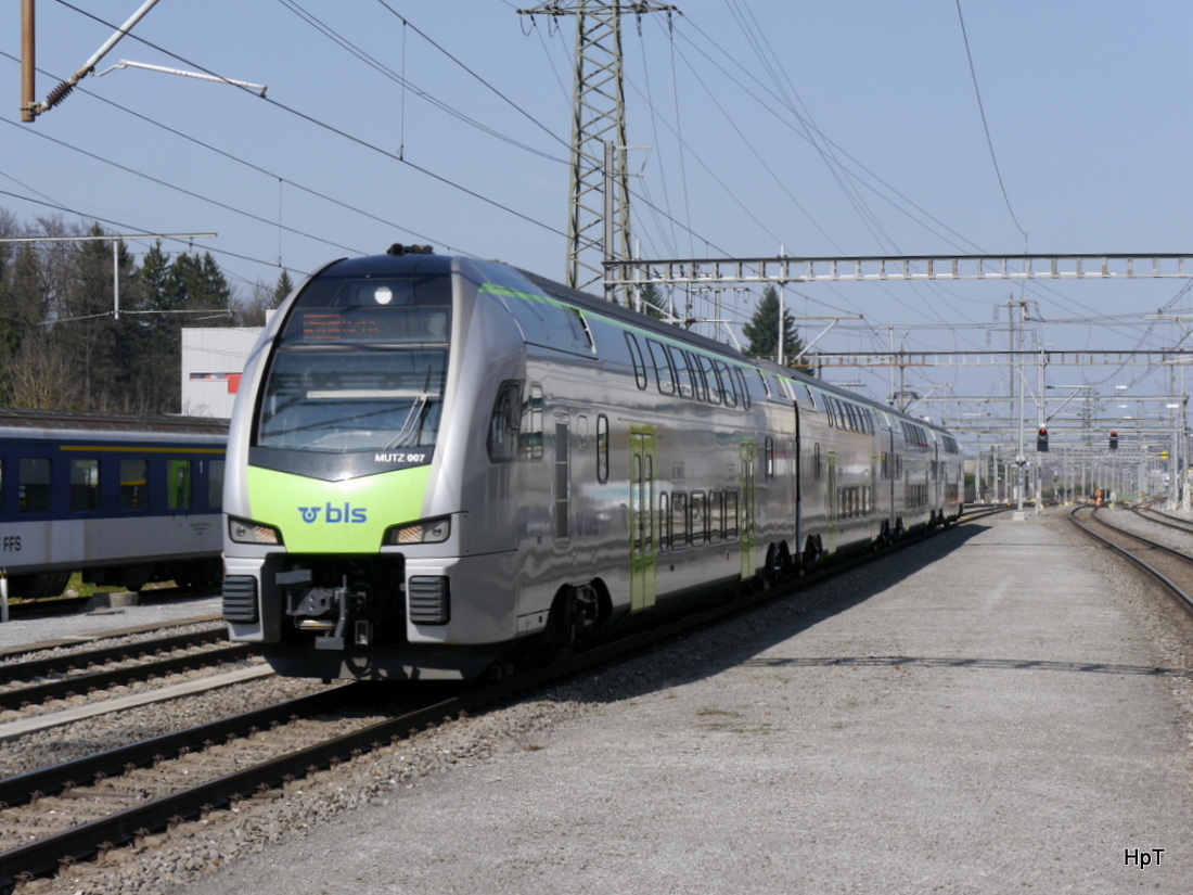 BLS - Triebzug RABe 515 007-3 bei der einfahrt in den Bahnhof Zollikofen am 23.03.2015