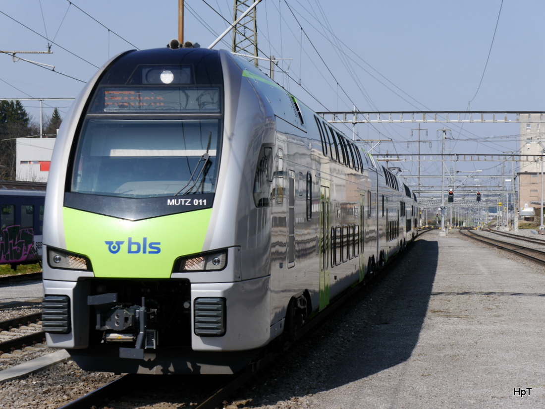 BLS - Triebzug RABe 515 011 bei der einfahrt in den Bahnhof Zollikofen am 23.03.2015
