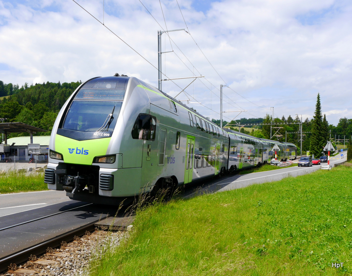 BLS - Triebzug RABe 515 020-6 kurz nach der Haltestelle Schwarzwasserbrücke am 30.05.2015