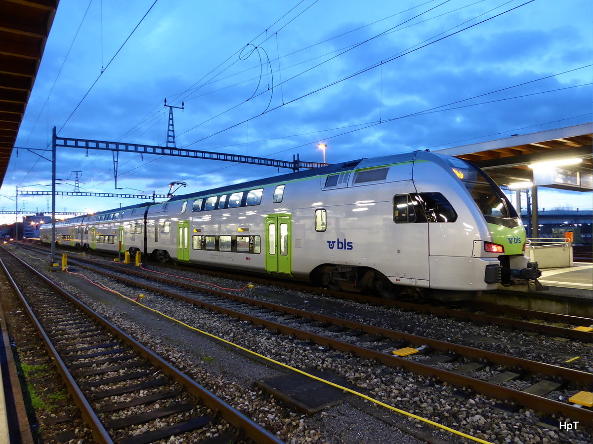BLS - Triebzug RABe 515 023 im Bahnhof Biel am 21.02.2016