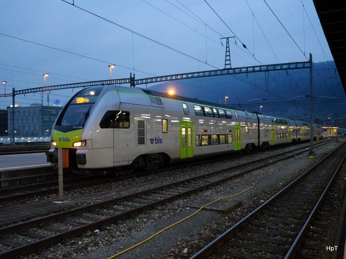BLS - Triebzug RABe 515 028 im Bahnhof Biel am 28.02.2016