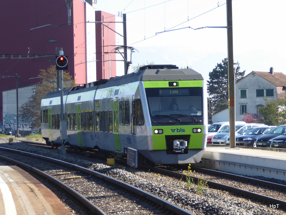 BLS - Triebzug RABe 525 003-0 in Busswil am 29.04.2017