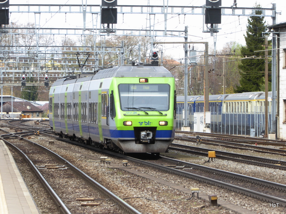 BLS - Triebzug RABe 525 024 bei der einfahrt in den Bahnhof von Burgdorf am 16.04.2018