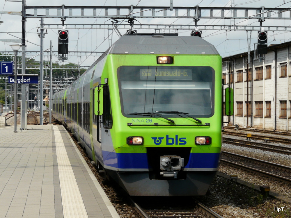 BLS - Triebzug RABe 525 026-1 unterwegs auf der Linie S44 bei der einfahrt im Bahnhof Burgdorf am 10.08.2014